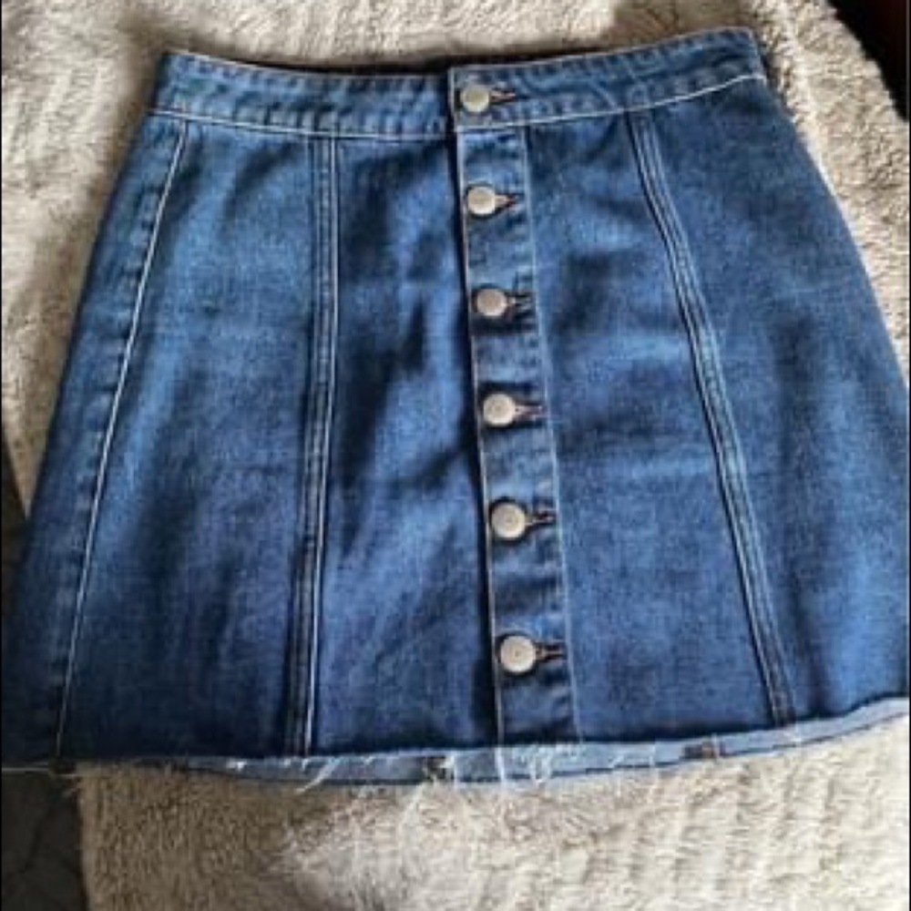 Aero high rise, size 4, button front Jean skirt